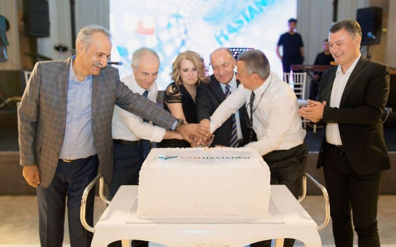 Yeni İzmir: Can Hastanesi 8. yıl coşkusunu ödüller ve müzikle kutladı