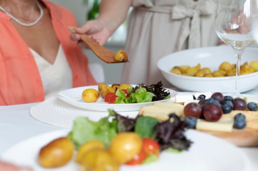 Menopoz Döneminde Beslenme Nasıl Olmalıdır? Sağlıklı Yaşam İçin Öneriler
